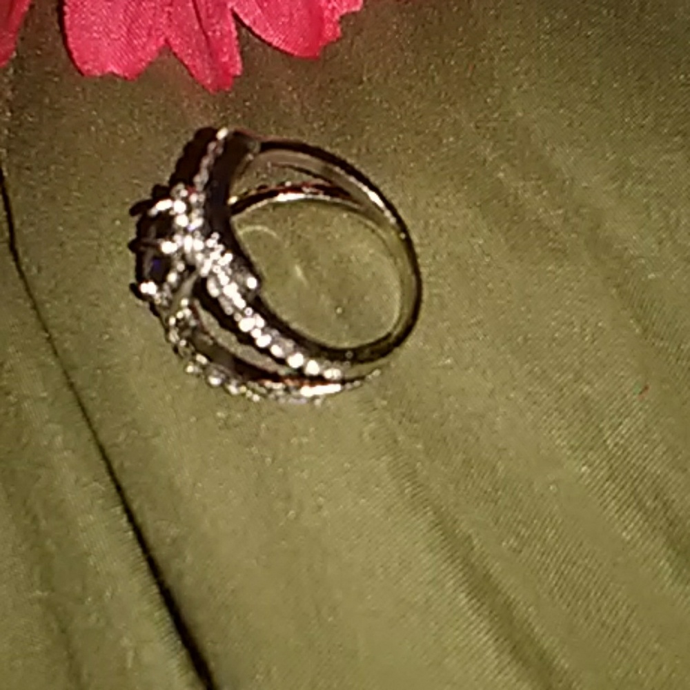 Ring - Picture 3 of 3